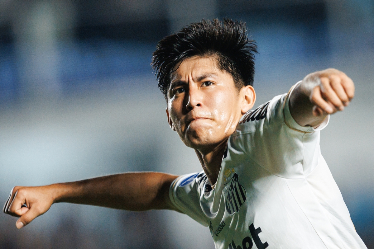 Miguelito marca o primeiro gol da partida - Foto: Raul Baretta / Santos FC