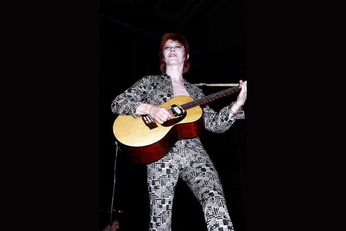 David Bowie em Newcastle, em 1972, durante o período do glam rock - Foto: Rik Walton / Wikimedia Commons — CC BY-SA 2.0