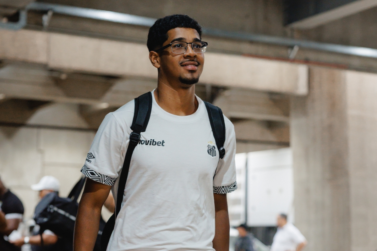 Ananias titular para a partida ao lado de Adonis Frías - Foto: Raul Baretta / Santos FC