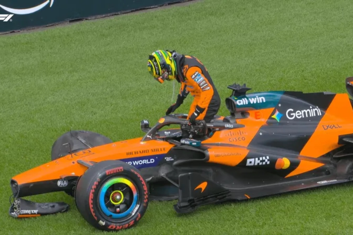 Piastri bateu enquanto levava seu carro para o grid antes de começar a corrida : Foto: Reprodução 