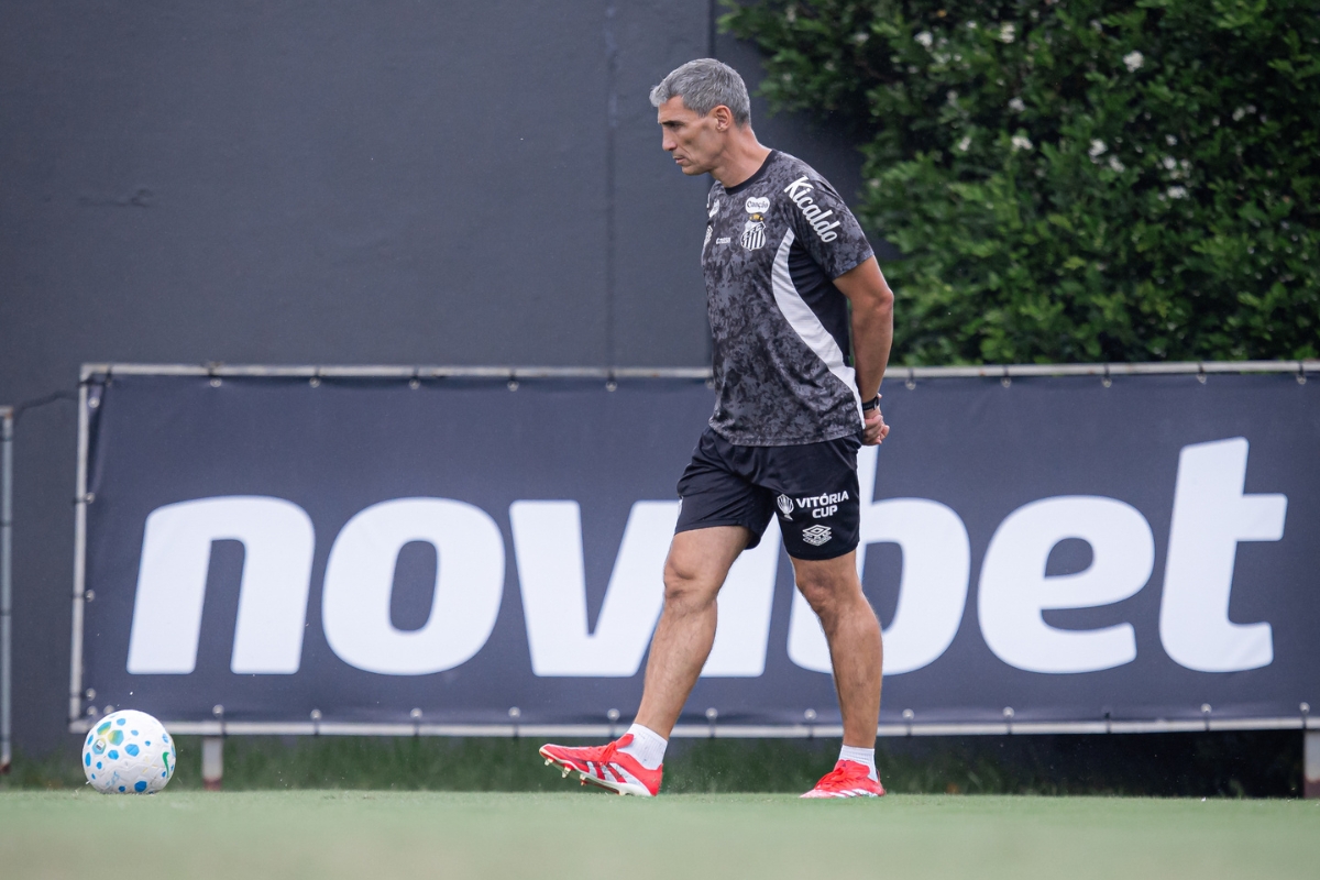 Vojvoda terá que montar uma equipe titular sem Neymar - Foto: Raul Baretta / Santos FC