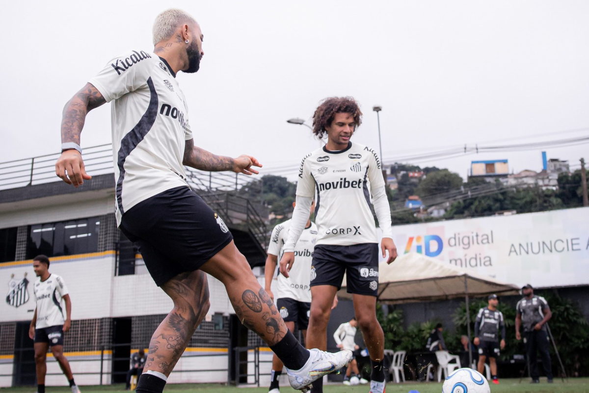 Santos teve seu último treino na tarde desta segunda-feira (25) - Foto: Raul Baretta / Santos FC