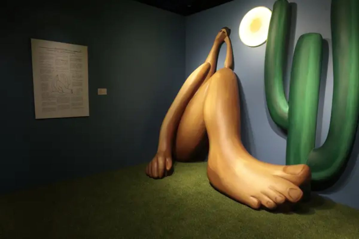 Instalação inspirada em Abaporu na exposição imersiva O Brasil de Tarsila, no Nubank Arte Lab, em São Paulo