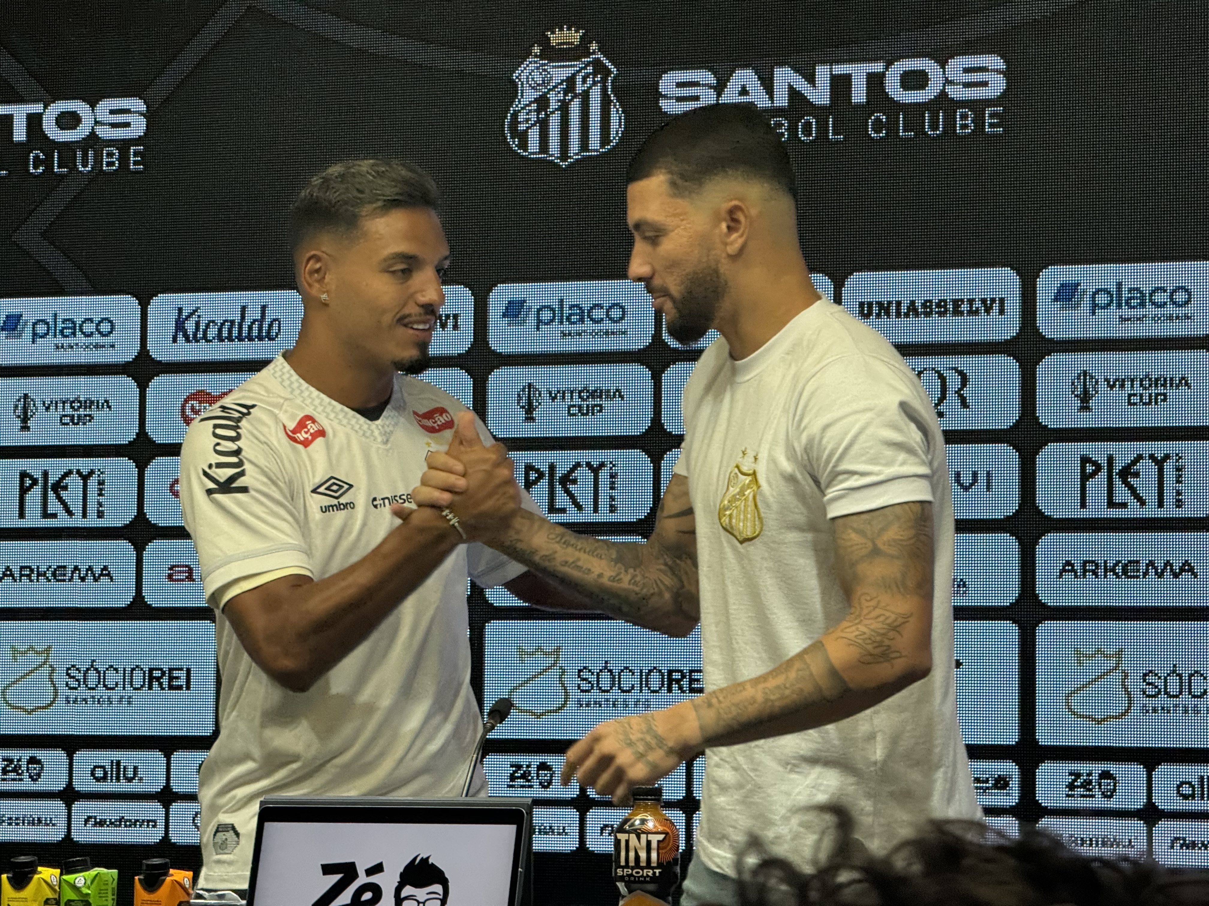 Alison, Menino da Vila, apresentou Gabriel Menino - Foto: CBN Santos