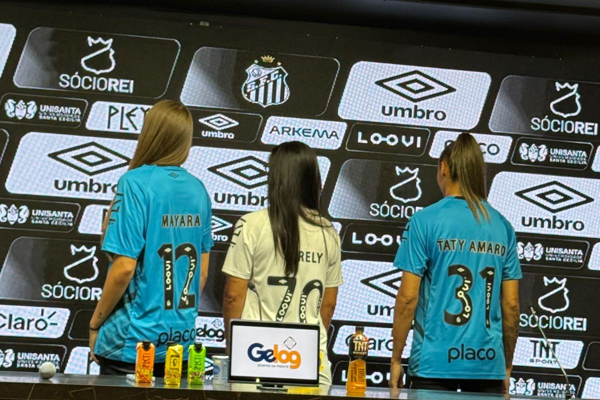 As goleiras Taty Amaro (31) e Mayara (12), e a meia Yoreli (70)