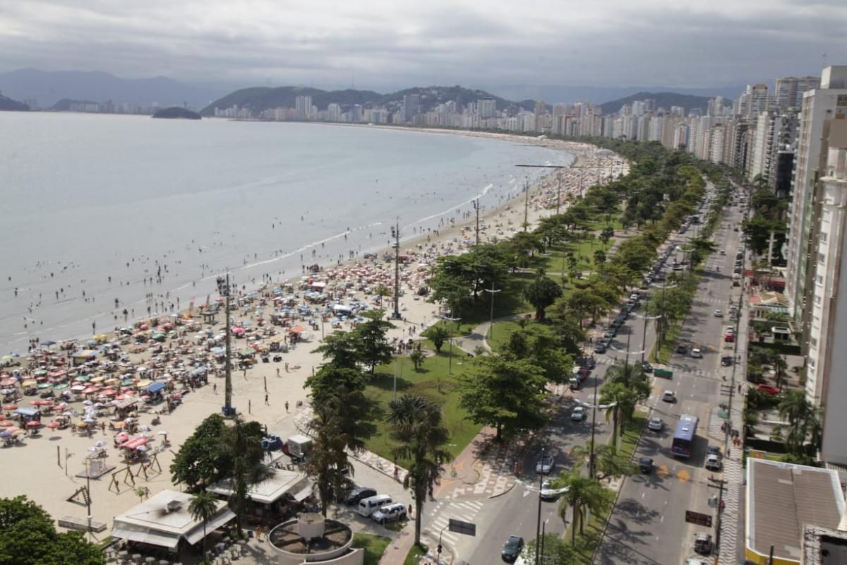 A Orla de Santos contém 7 km de faixa de areia