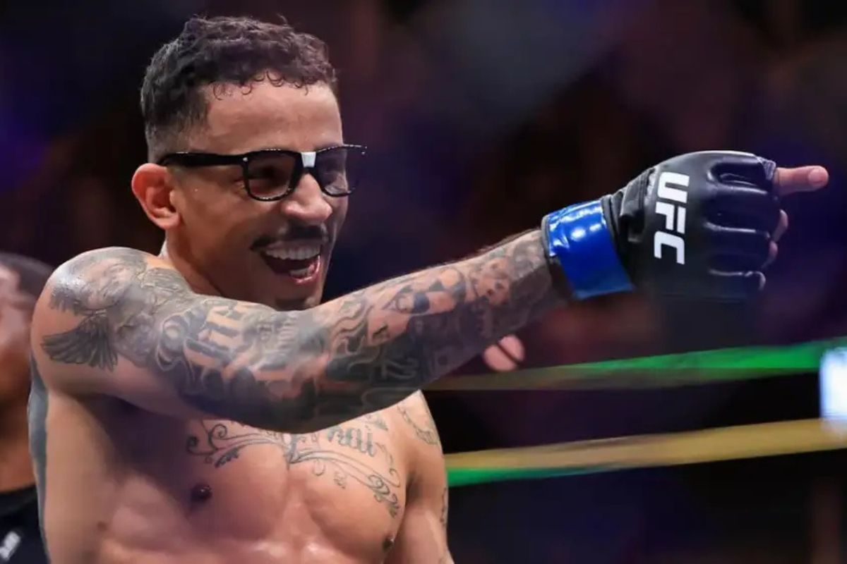 Carlos Prates em luta noUFC