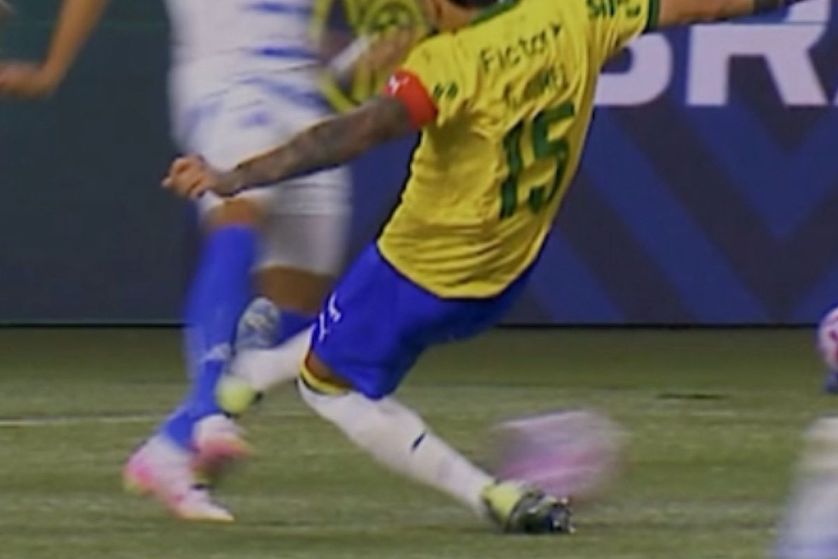 Falta de Gustavo Gomez em Vanderson - Imagem: Reprodução/Twitter