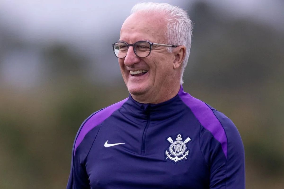 Dorival treinando o time do CorinthiansReprodução/CNN