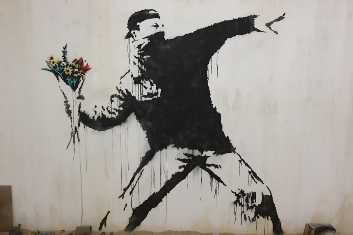 The Flower Thrower, de Banksy